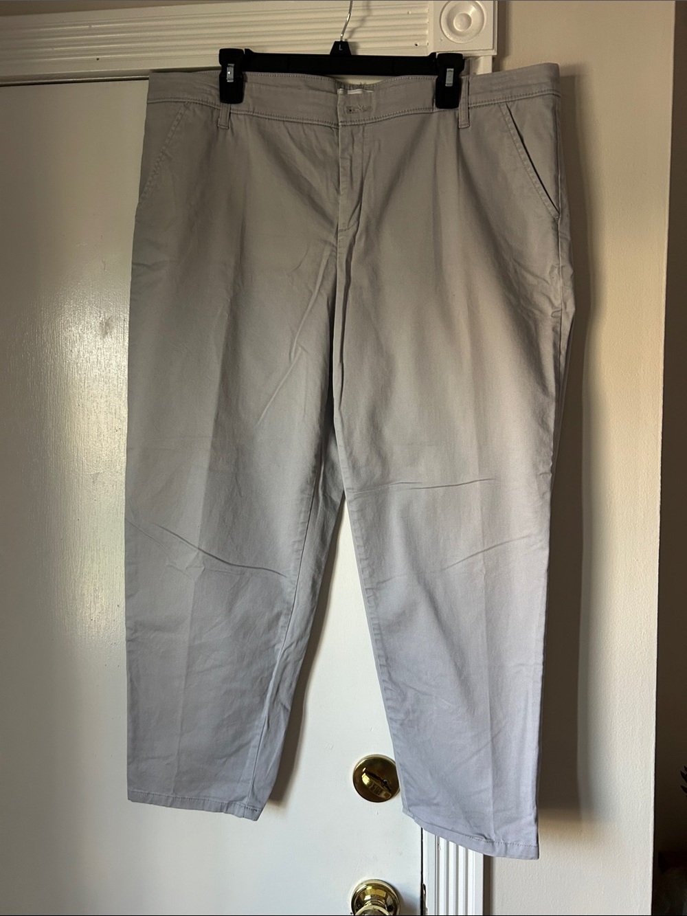 Liz Claiborne women’s Light Gray Casual Chinos size 16